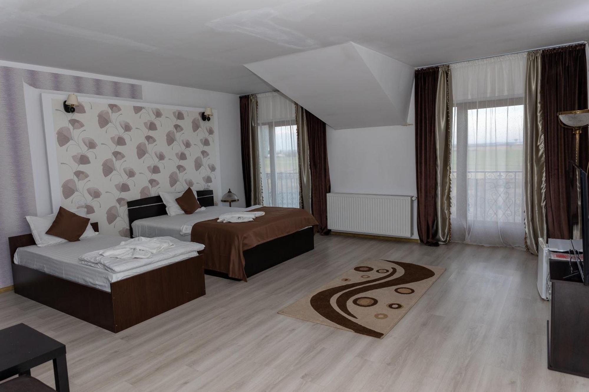 Hotel Rodiv Găeşti Exterior foto