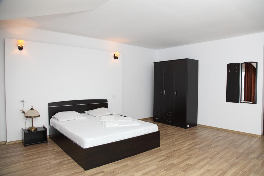 Hotel Rodiv Găeşti Habitación foto